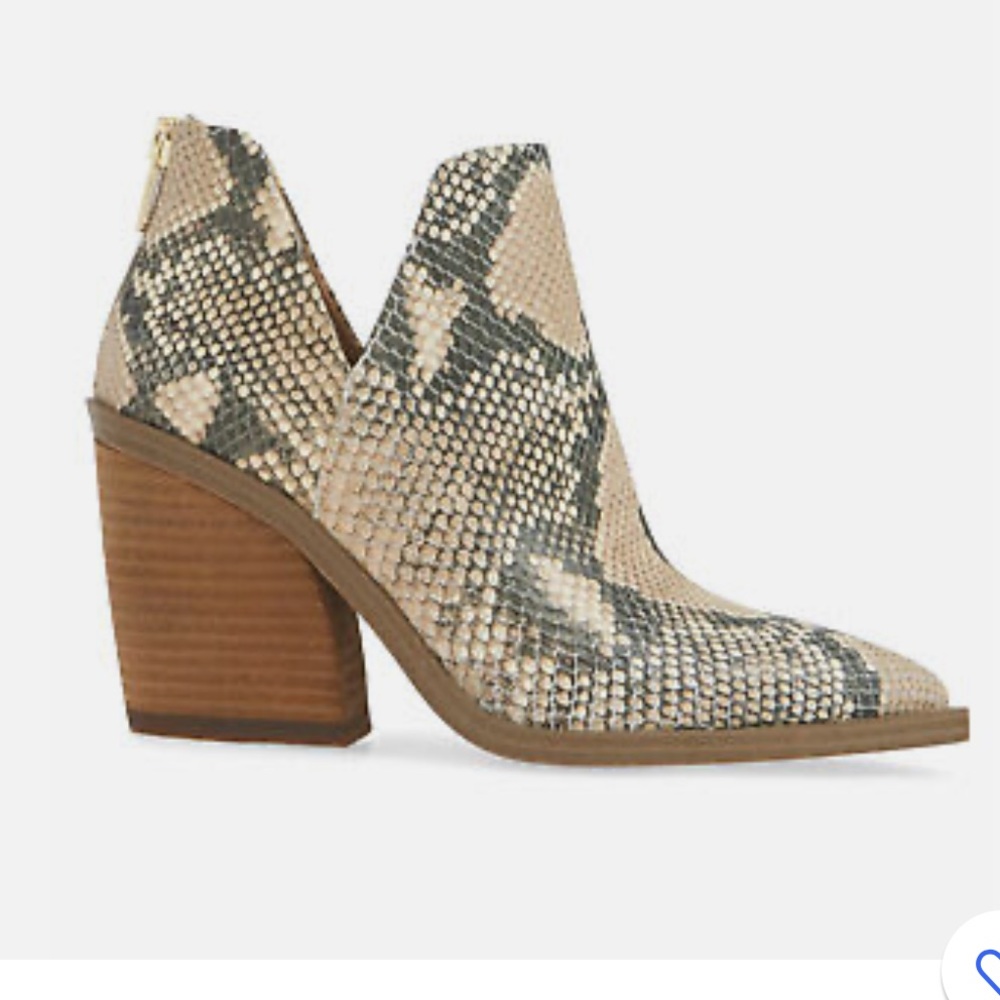 Gigietta Bootie
VINCE CAMUTO